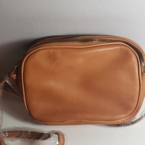 Mark & Graham Essential Crossbody